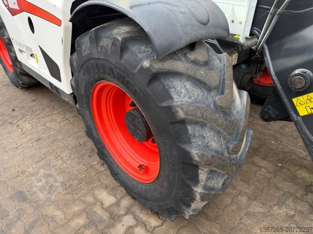Teleskoparmstapler BOBCAT TL43.80HF Agri / 130 PS / 2019 BJ / 2.342 H