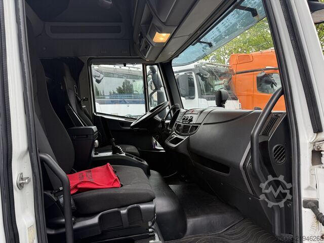 Curtain sider van Iveco Eurocargo 80-220