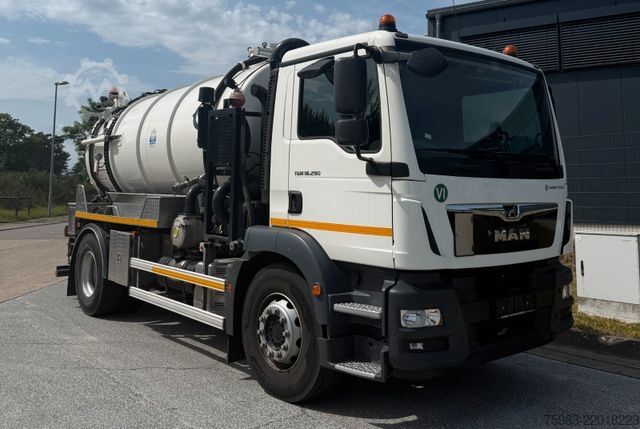 Vacuum tank truck MAN TGM 18.290 4x2 BL Gamon Sauger