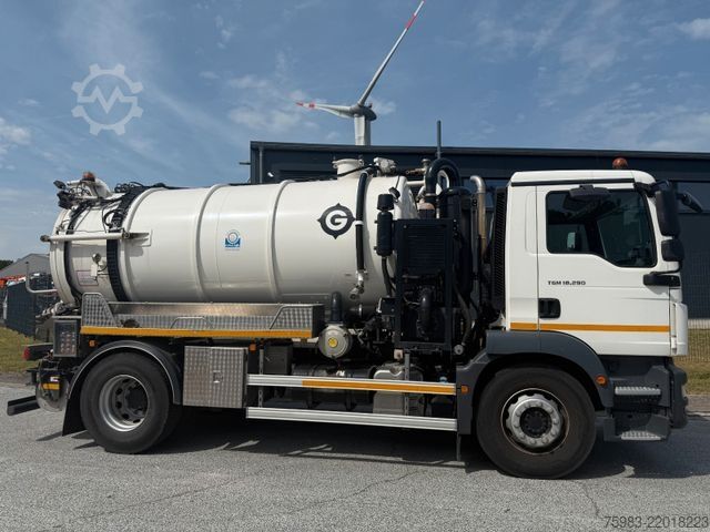 Vacuum tank truck MAN TGM 18.290 4x2 BL Gamon Sauger