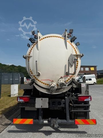 Vacuum tank truck MAN TGM 18.290 4x2 BL Gamon Sauger