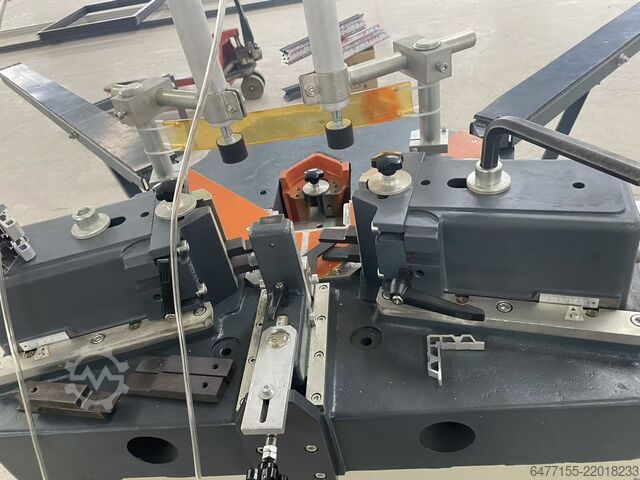 Corner crimping machine Elumatec EP 124