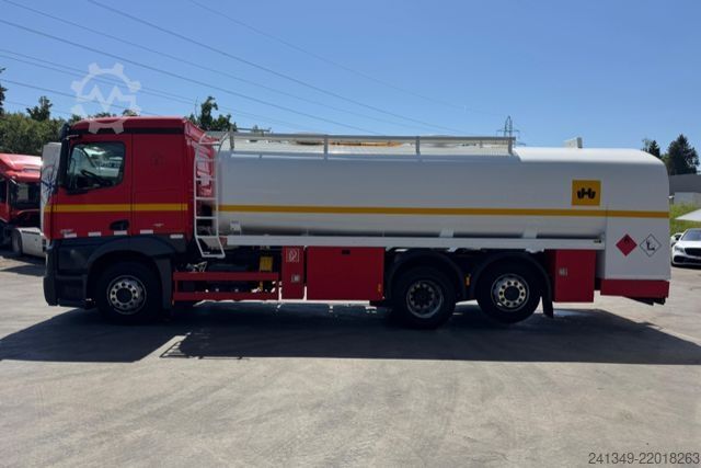 LKW mit Tankaufbau MERCEDES-BENZ Actros 2551 6x2 Tank 21'600L