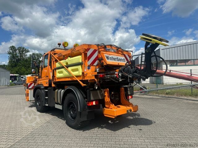 Special purpose truck UNIMOG U 423 / Mähausstattung Dücker / Salzstreuer