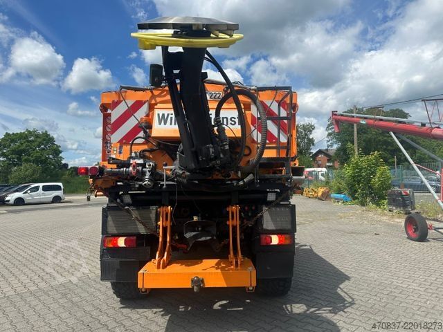 Special purpose truck UNIMOG U 423 / Mähausstattung Dücker / Salzstreuer