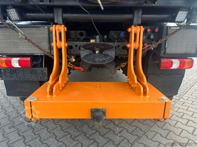 Special purpose truck UNIMOG U 423 / Mähausstattung Dücker / Salzstreuer