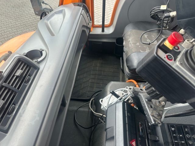 Special purpose truck UNIMOG U 423 / Mähausstattung Dücker / Salzstreuer