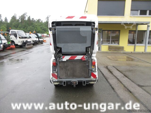 Tractor Kärcher MC130 Advanced Kehrmaschine Geräteträger