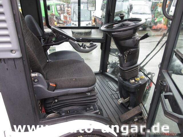 Tractor Kärcher MC130 Advanced Kehrmaschine Geräteträger