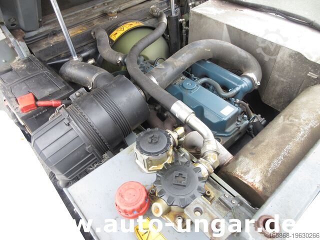 Tractor Kärcher MC130 Advanced Kehrmaschine Geräteträger