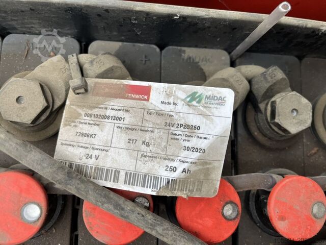 Deichselstapler Linde D08