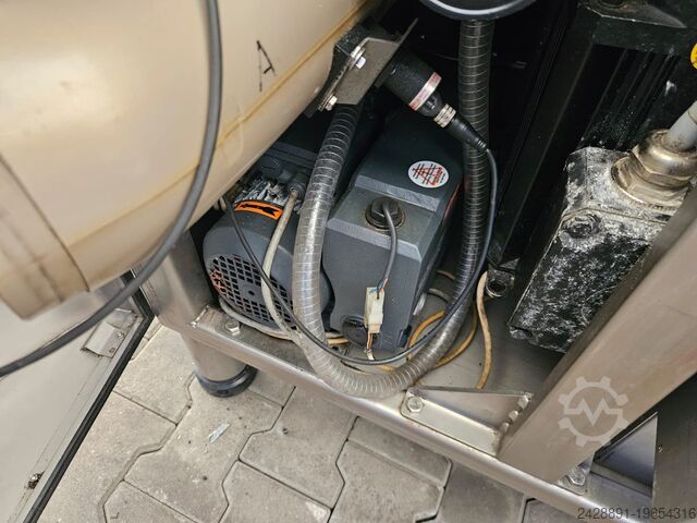 Vacuum stuffer with lifter Handtmann VF628