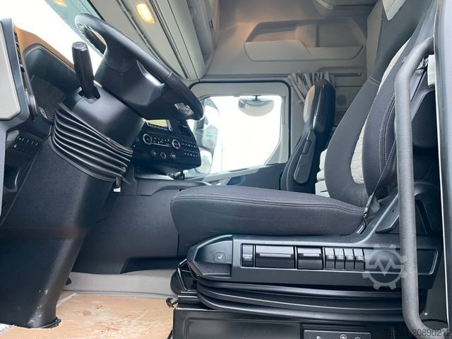 Standard SZM FORD F-Max 500 / 4x2 / Retarder / Navi / 1. Hand