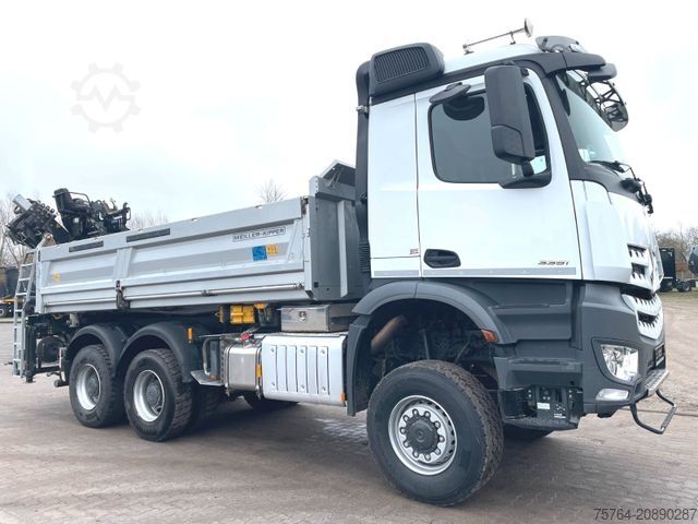 Kipper LKW MERCEDES-BENZ 3351 Arocs/ABNEHMBARER Kran/Kipper/Bordmatik/6x6