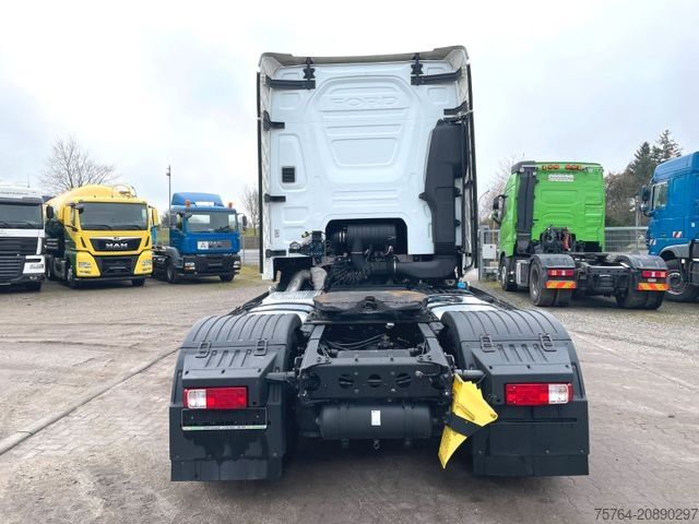 Standard SZM FORD F-Max 500 / 4x2 / Retarder / Navi / 1. Hand