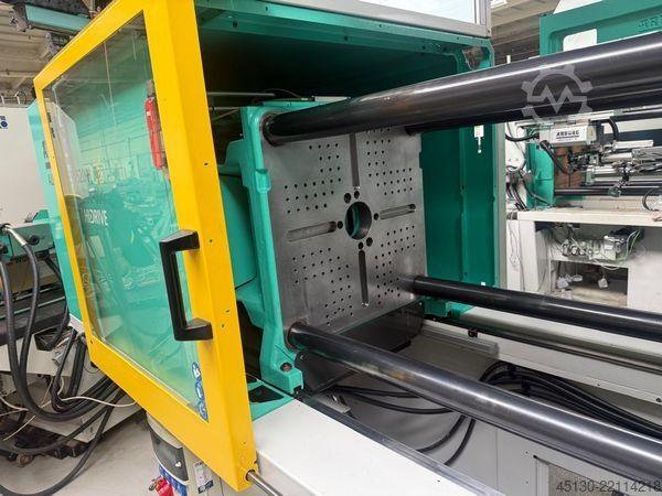 Injection molding machine Arburg 520H 1500-800 e²
