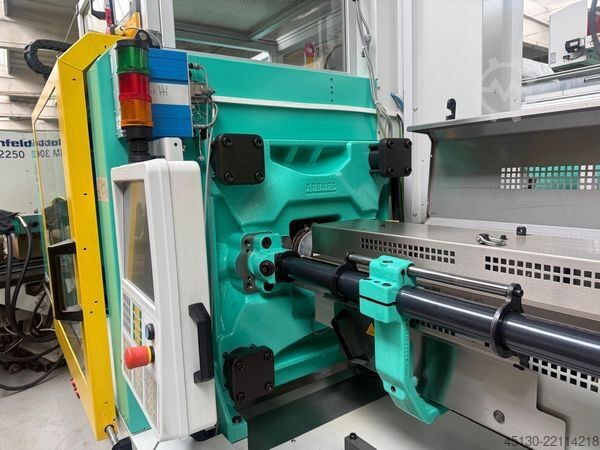 Injection molding machine Arburg 520H 1500-800 e²