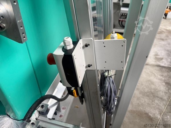 Injection molding machine Arburg 520H 1500-800 e²