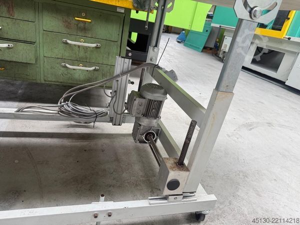Injection molding machine Arburg 520H 1500-800 e²