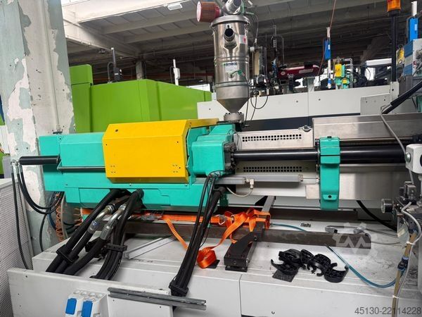 Injection molding machine Arburg 520H 1500-800 e²