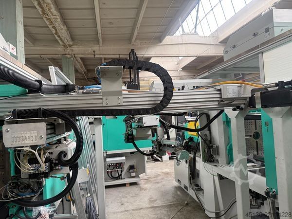 Injection molding machine Arburg 520H 1500-800 e²