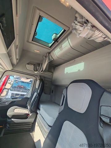 Standard tractor unit FORD F-MAX 500