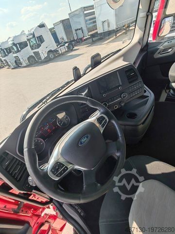 Standard tractor unit FORD F-MAX 500