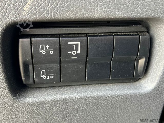 Transporter mit Pritsche & Plane MERCEDES-BENZ Atego 823 Euro6 Klima 6,1m P+P AHK Orig.