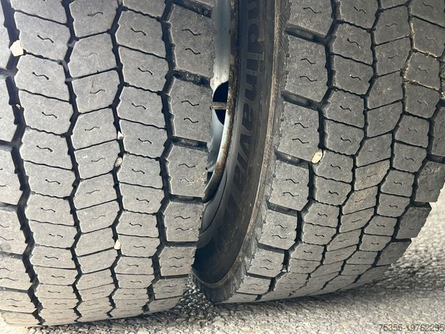 Transporter mit Pritsche & Plane MERCEDES-BENZ Atego 823 Euro6 Klima 6,1m P+P AHK Orig.