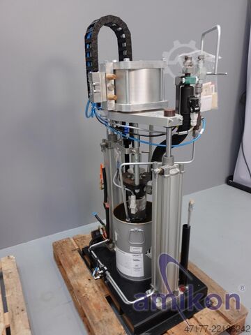 With drum pump and dispenser DÜRR 1K-Klebanlage