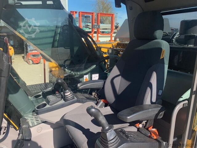 EXCAVATOR Volvo EC300ENL mit OQ80