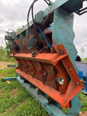 Log Step Feeder  