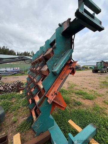 Log Step Feeder  