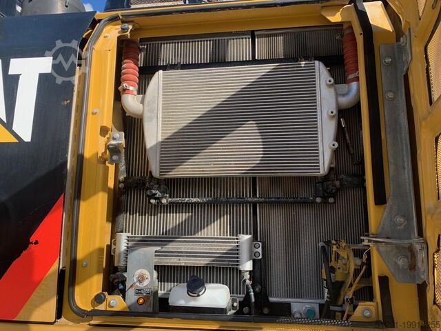 EXCAVATOR Caterpillar 326FLN
