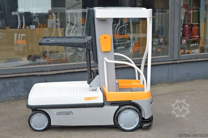 Vertical order picker Crown WAV50-118
