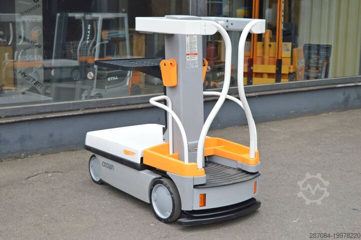 Vertical order picker Crown WAV50-118