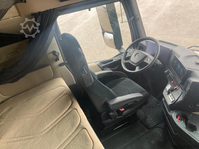 Hazardous materials truck  Actros 1846LS ADR BENZIN