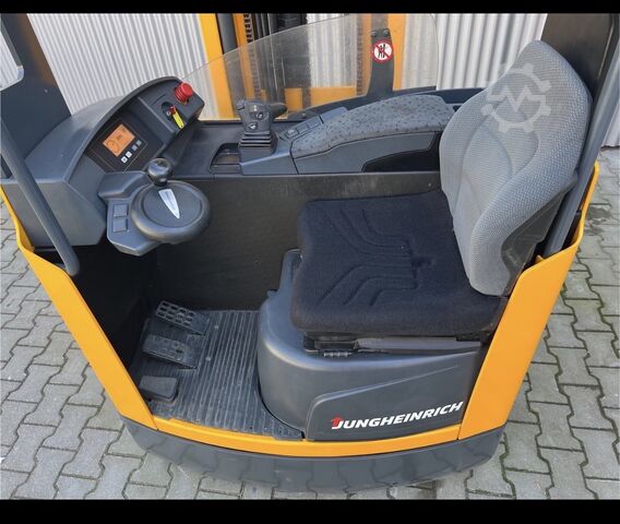 Jungheinrich ETV 214 Schubmaststapler Batterie Bj. 2022; 6,8 m Hubhöhe Jungheinrich ETV 214