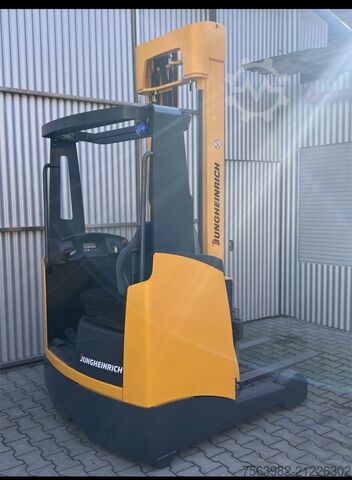 Jungheinrich ETV 214 Schubmaststapler Batterie Bj. 2022; 6,8 m Hubhöhe Jungheinrich ETV 214