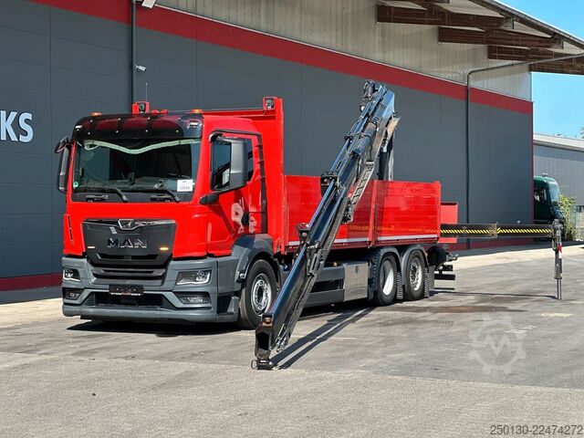 Flatbed truck MAN TGS 26.430 6x2LL Baustoffp./ HIAB 228 Lenk/Lift