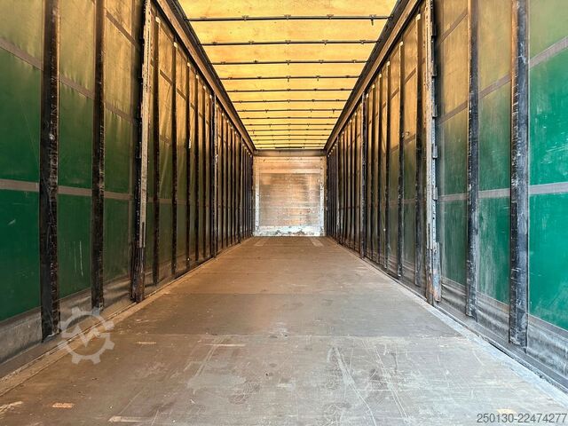 Open semitrailer with tarp SCHMITZ CARGOBULL SCB*S3T MegaTrailer Curtainsider Edscha