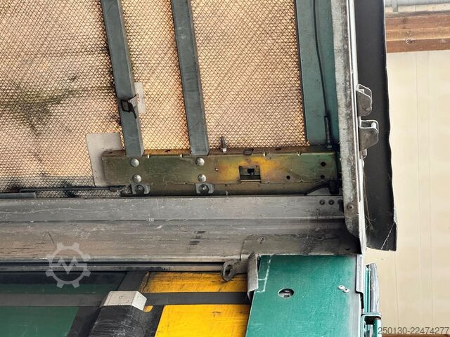 Open semitrailer with tarp SCHMITZ CARGOBULL SCB*S3T MegaTrailer Curtainsider Edscha