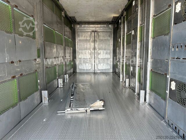 Horse transport trailer  Cuppers LVA 09-16 AL 3-Stock Viehanhänger,