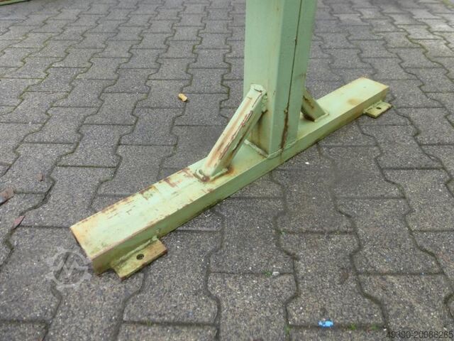 Doppelseitiges Kragarmregal für Stangenware (Eigenbau), Materialregal, Lagerregal für Eisenstangen