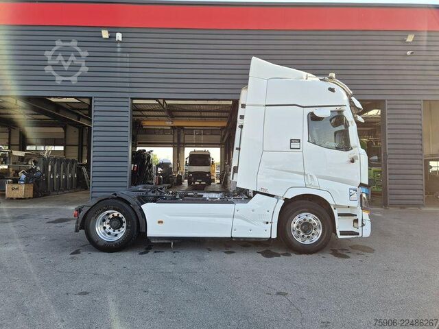Standard tractor unit Renault T-Series