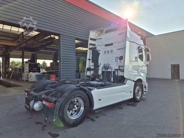 Standard tractor unit Renault T-Series