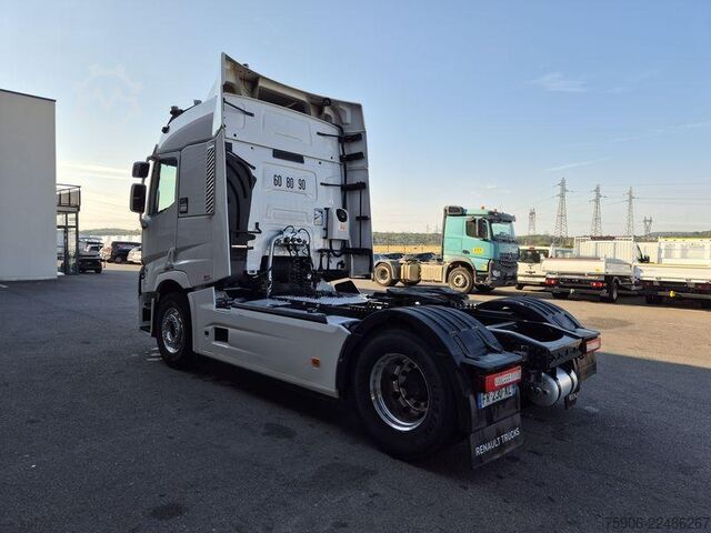 Standard tractor unit Renault T-Series