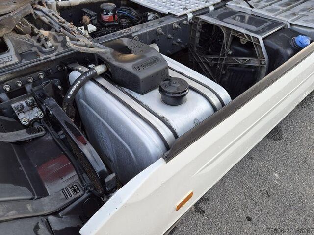Standard tractor unit Renault T-Series