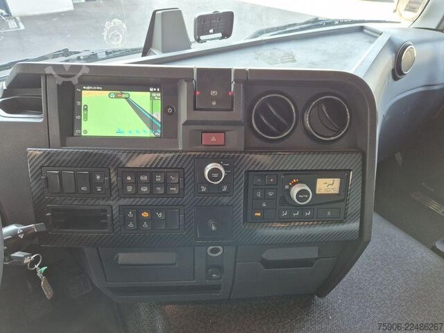 Standard tractor unit Renault T-Series