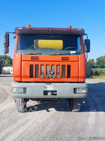 Concrete mixer truck Astra HD7 6438